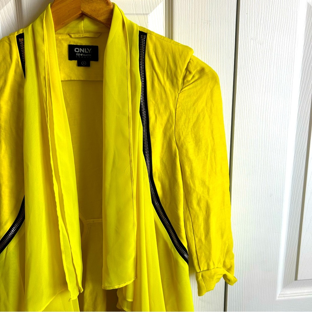 bright yellow sheer flowy panel open front blazer with zippers - Picture 2 of 6